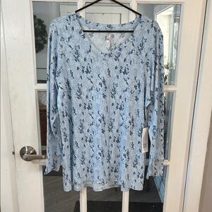 Q31. Blue Floral Women's Long/PJ top